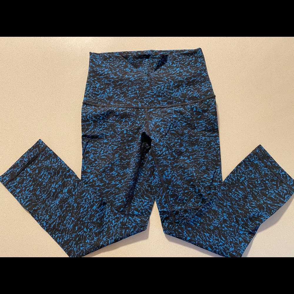 Lulu Wunder Under High Rise Crop, size 4